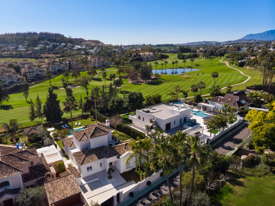 Golf courses and villas in Nueva Andalucía, Marbella